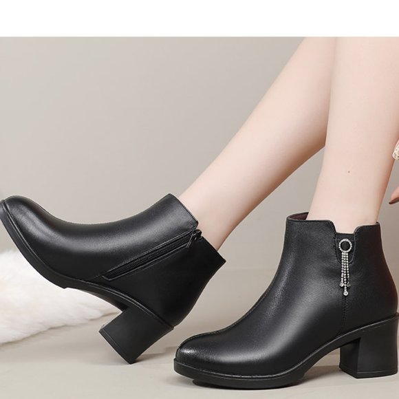 Half a leather boot - Picture 1 of 3